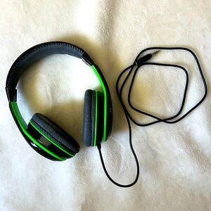 *BRAND NEW WITHOUT PACKAGE*  — Kids headphones